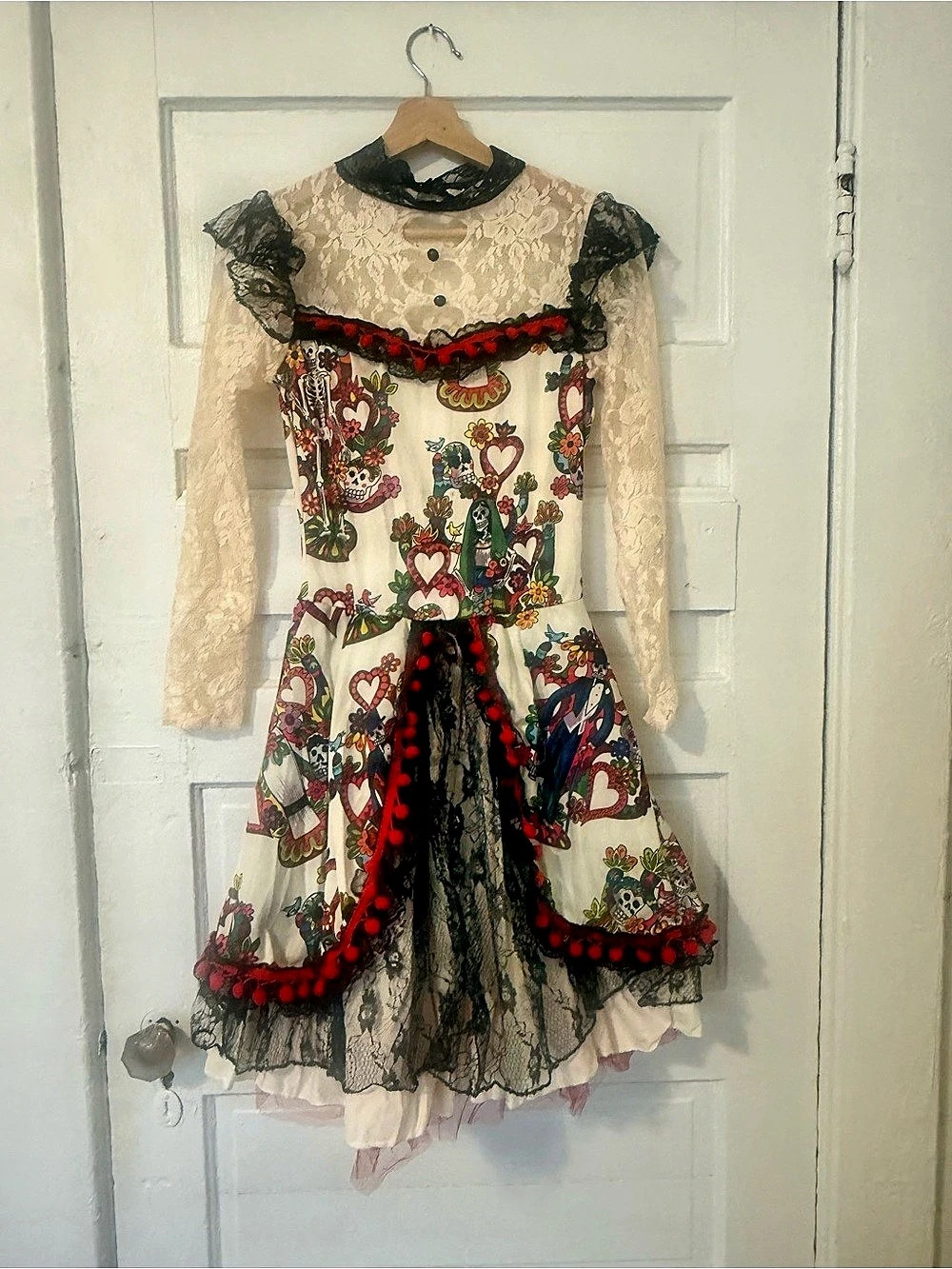 Day of the Dead Costume Dress in White, Red & Black. Size Small.